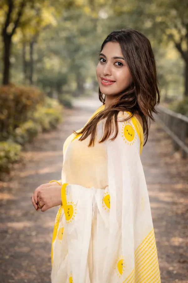Sunshine_Bliss_White_Linen_Cotton_Saree_With_Yellow_Motifs