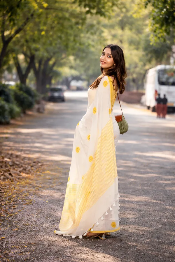 Sunshine_Bliss_White_Linen_Cotton_Saree_With_Yellow_Motifs