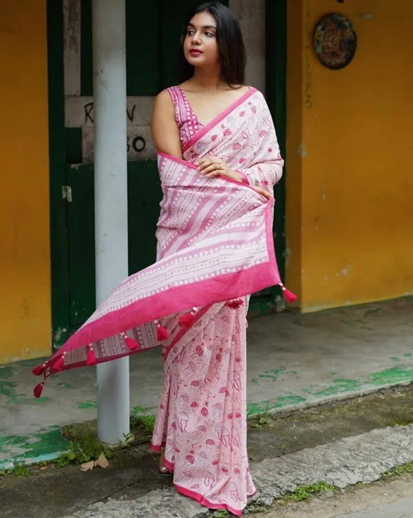 Blush_Pink_Printed_Saree_With_Ethnic_Border_Tassel_Pallu