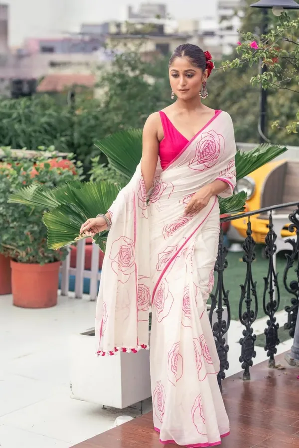 Elegant_White_Saree_With_Pink_Floral_Line_Print_Minimal_Border