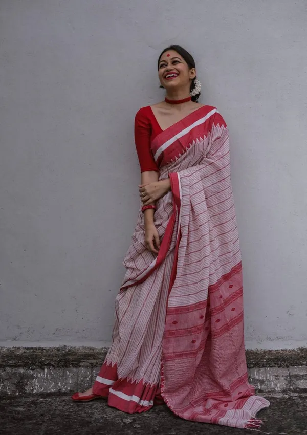 Classic_White_Red_Striped_Saree_With_Traditional_Border_Design