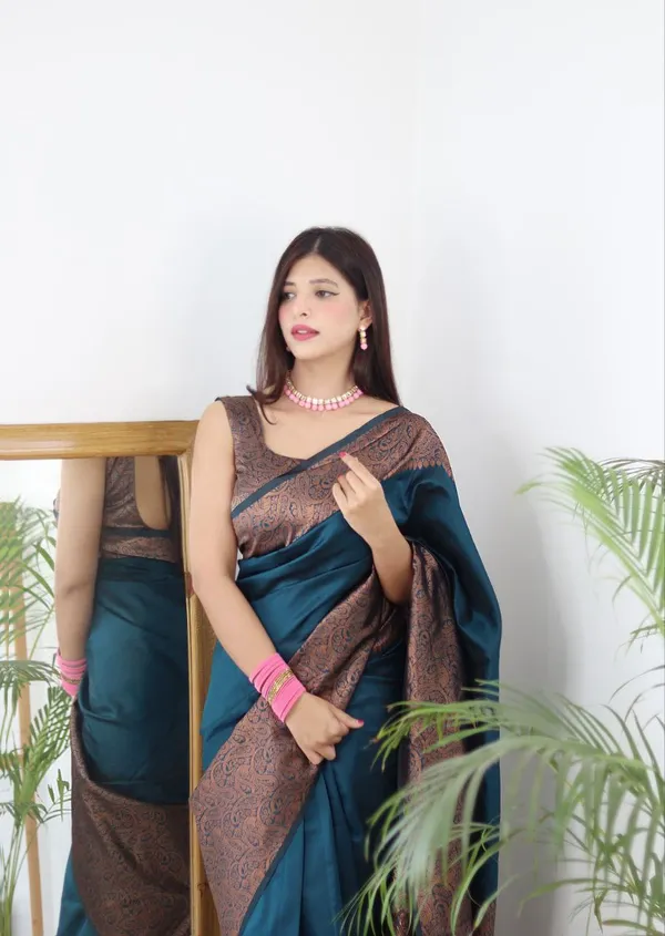 Rama_Green_Silk_Blend_Saree_With_Copper_Paisley_Woven_Border