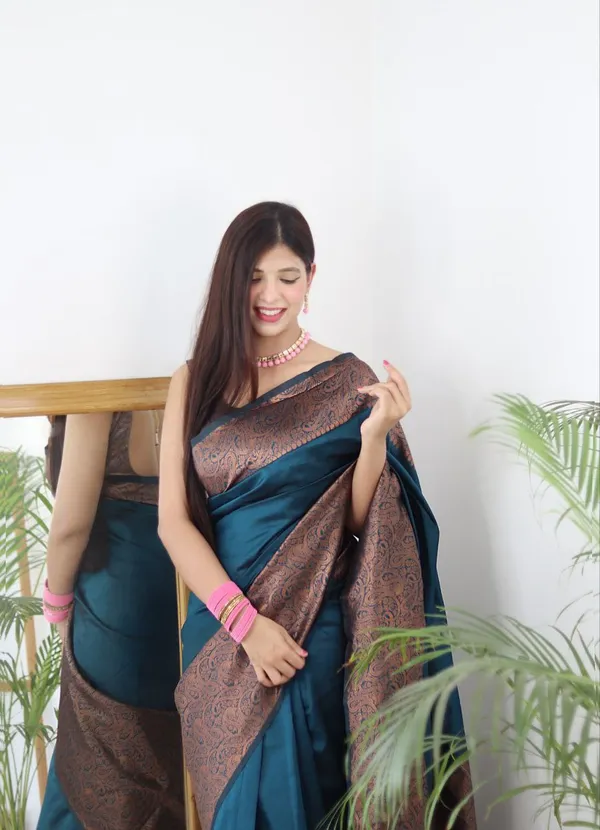 Rama_Green_Silk_Blend_Saree_With_Copper_Paisley_Woven_Border