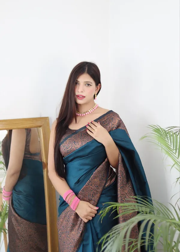 Rama_Green_Silk_Blend_Saree_With_Copper_Paisley_Woven_Border