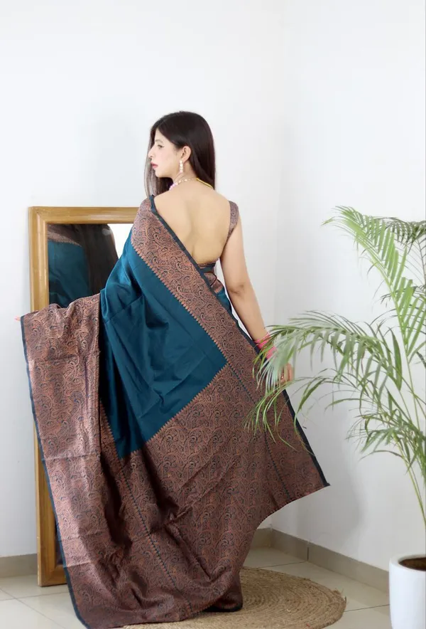 Rama_Green_Silk_Blend_Saree_With_Copper_Paisley_Woven_Border