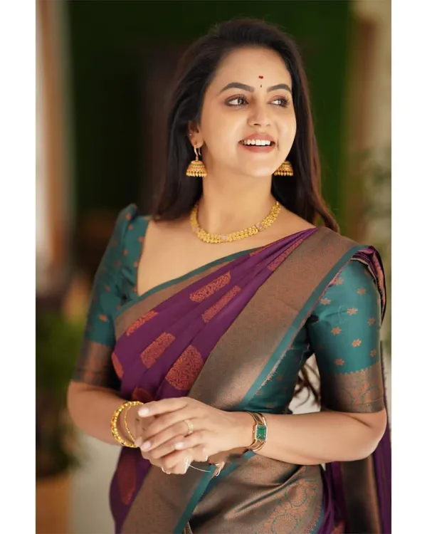 Wine_Purple_Soft_Silk_Blend_Saree_With_Antique_Gold_Woven_Buta_And_Contrast_Border