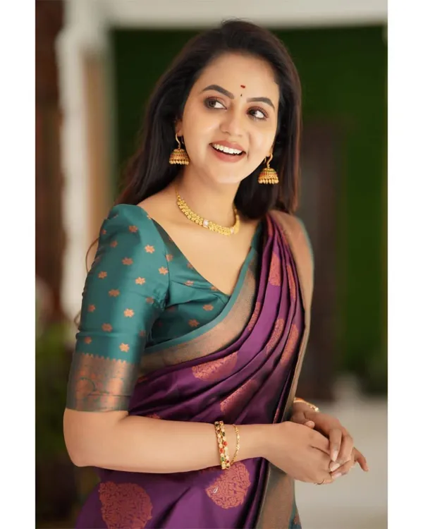 Wine_Purple_Soft_Silk_Blend_Saree_With_Antique_Gold_Woven_Buta_And_Contrast_Border