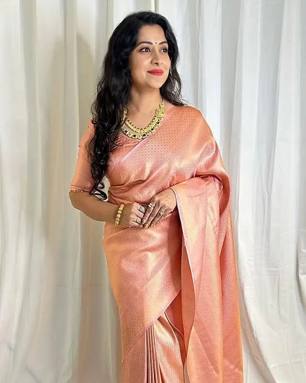 Peach_Rose_Gold_Woven_Silk_Blend_Saree_With_Subtle_Traditional_Motifs