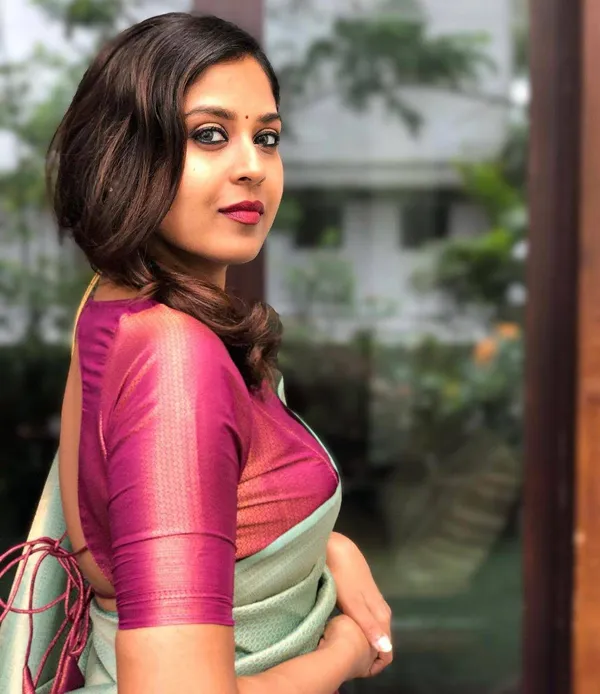 Sea_Green_Silk_Blend_Saree_With_Rani_Pink_Contrast_Border_And_Woven_Pallu