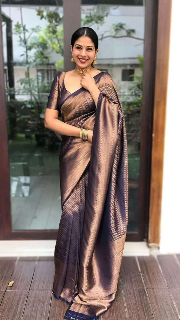 Navy_Blue_Woven_Silk_Blend_Saree_With_Antique_Copper_Zari_And_Paisley_Pallu
