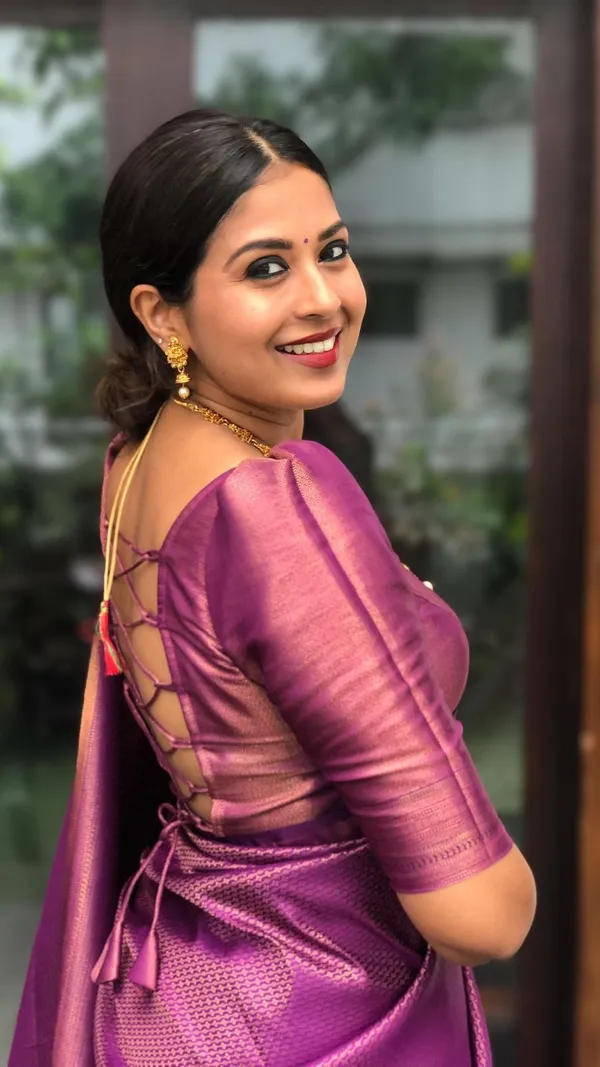 Royal_Purple_Woven_Silk_Blend_Saree_With_Rose_Gold_Border_And_Tasselled_Pallu