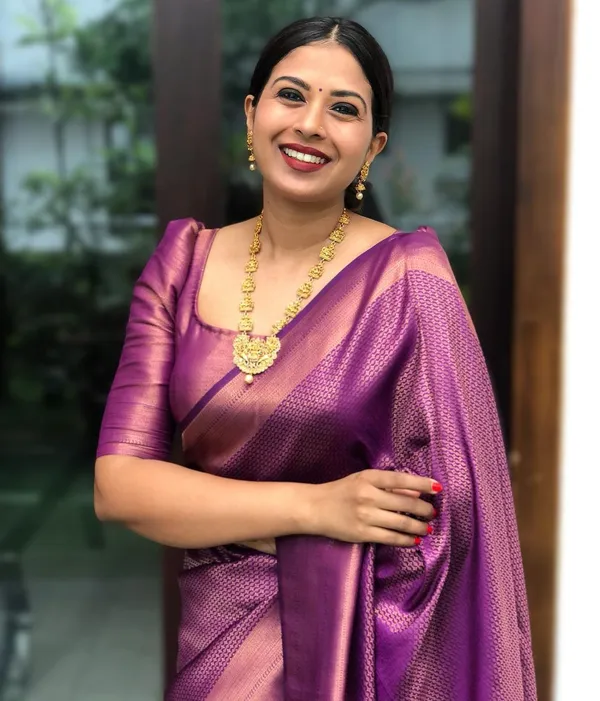 Royal_Purple_Woven_Silk_Blend_Saree_With_Rose_Gold_Border_And_Tasselled_Pallu