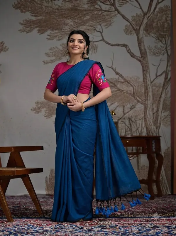 Royal_Blue_Saree_With_Magenta_Kriahna_Printes_Blouse
