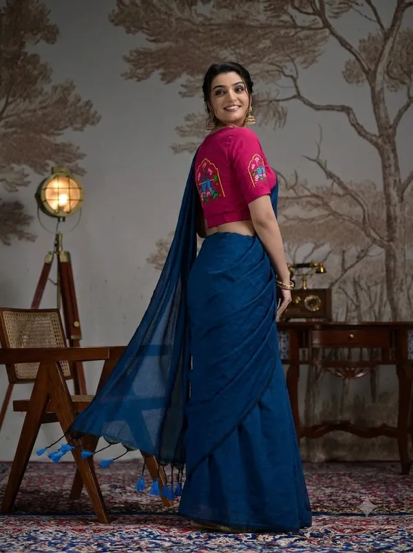 Royal_Blue_Saree_With_Magenta_Kriahna_Printes_Blouse