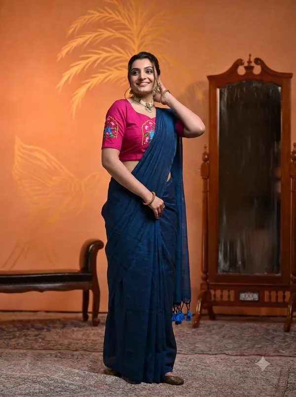 Royal_Blue_Saree_With_Magenta_Kriahna_Printes_Blouse