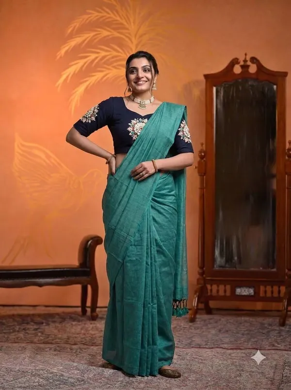 Sea_Green_Saree_With_Navy_Blue_Floral_Print_Ready_To_Wear_Blouse