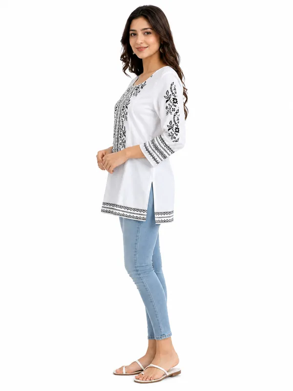 White_Floral_Straight_Kurti_for_Women