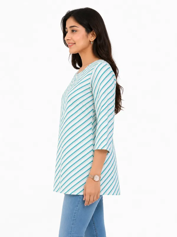 White_Geometric_Print_Straight_Kurta_For_Women