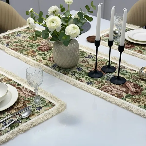 Jacquard_Vintage_Floral_Print_Table_Runner