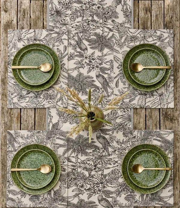 Jacquard_Jungle_Animal_Motif_Table_Runner