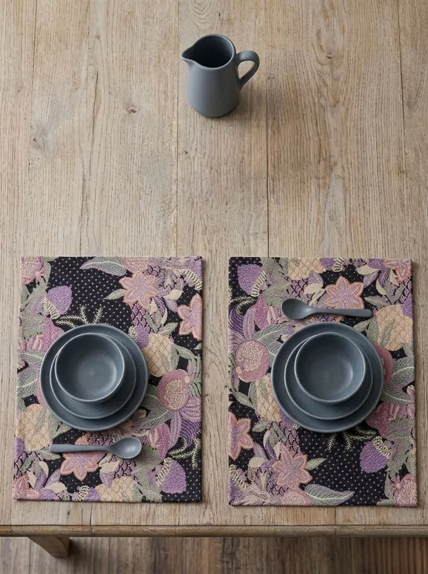 Jacquard_Blackberry_Bloom_Patterned_Home_Decor_Set