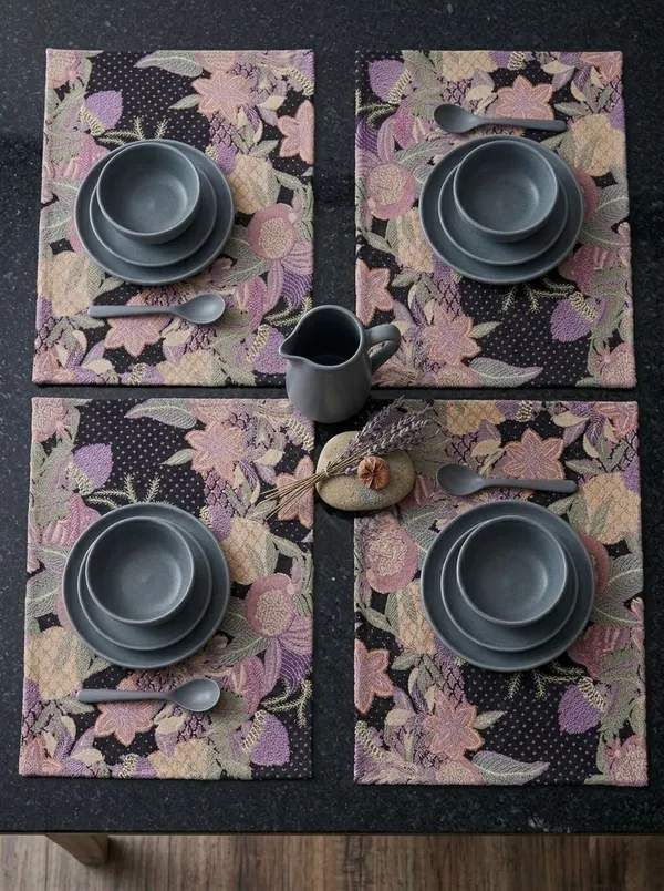 Jacquard_Blackberry_Bloom_Patterned_Home_Decor_Set