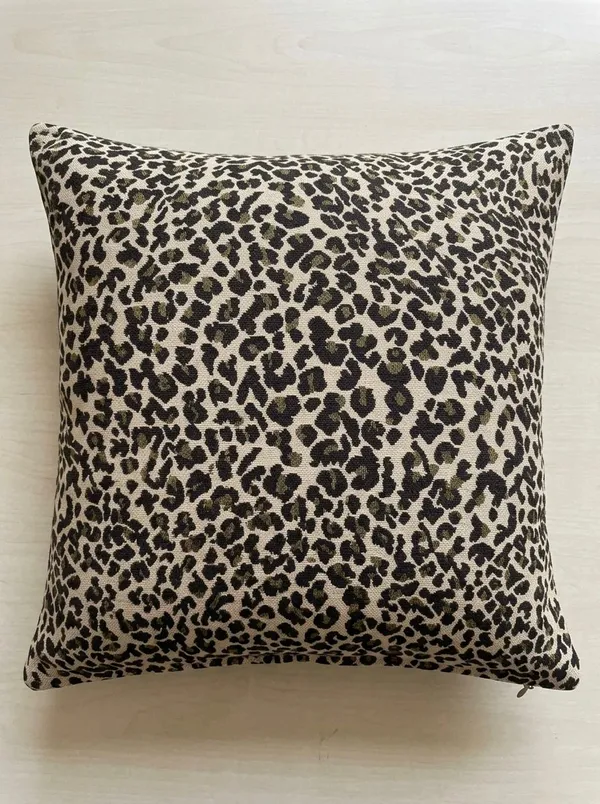 Jacquard_Bold_Leopard_Print_Cushion_Cover