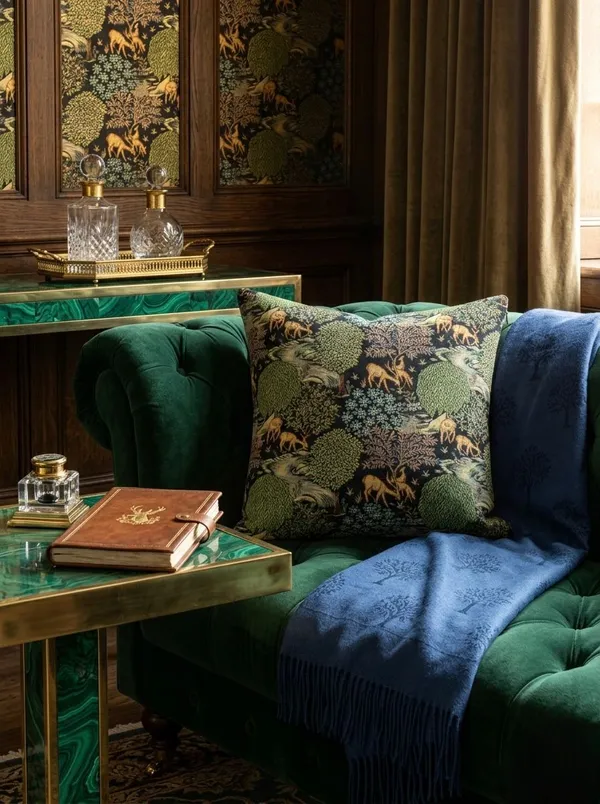 Jacquard_Forest_Deer_Print_Green_Cushion_Cover