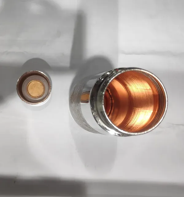 Peista_Copper_bottle_(pure_copper),_Nickel_finish