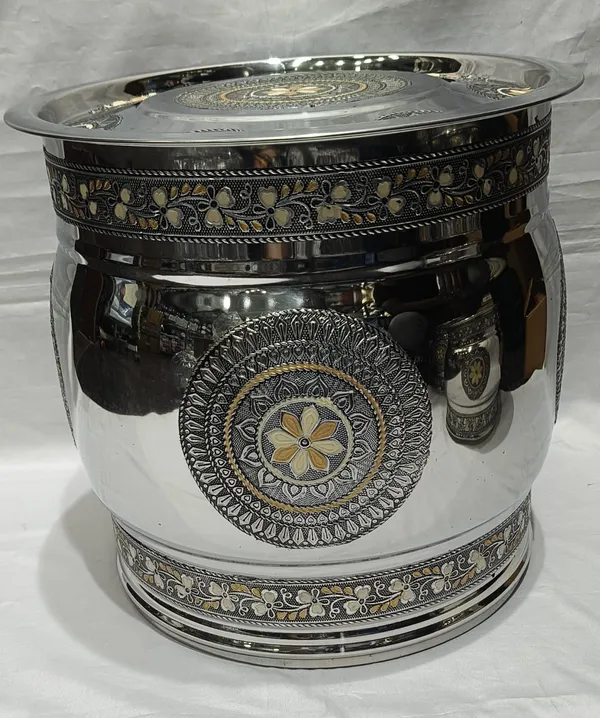 Silver_Toned_Traditional_Floral_Pattern_Decorative_Storage_Box