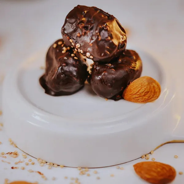 Almond_Chocolate_Dates_100g_-_Pack_of_2