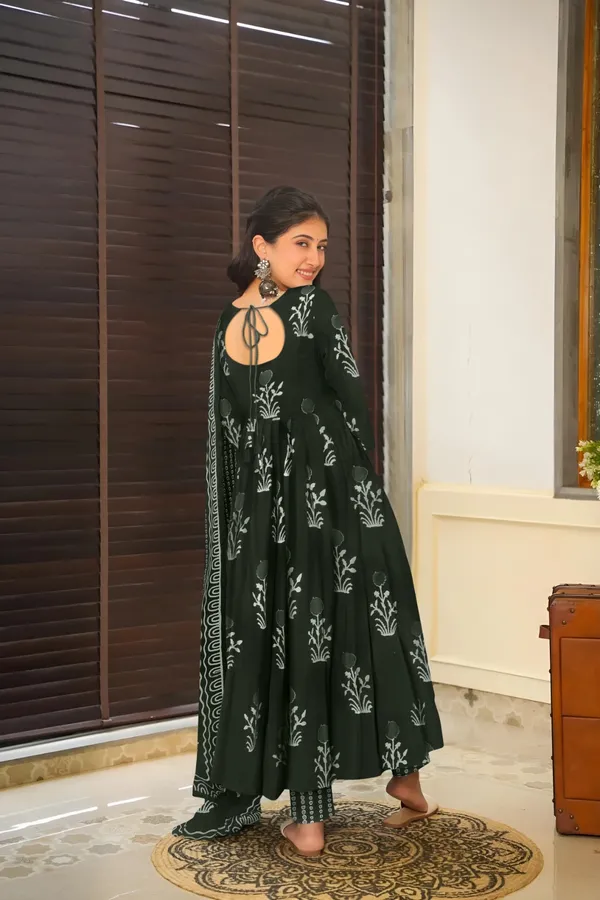 Black_Rayon_Anarkali_Kurta_Set_For_Women