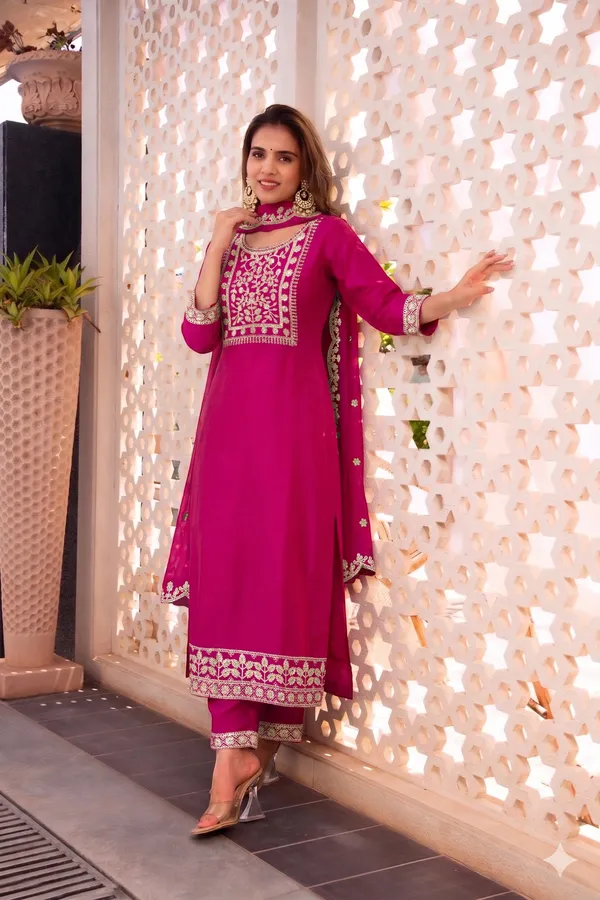 Magenta_Rayon_Straight_Kurta_Set_For_Women
