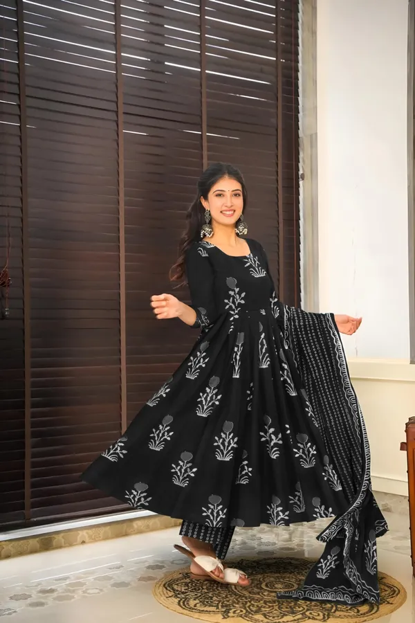 Black_Rayon_Anarkali_Kurta_Set_For_Women