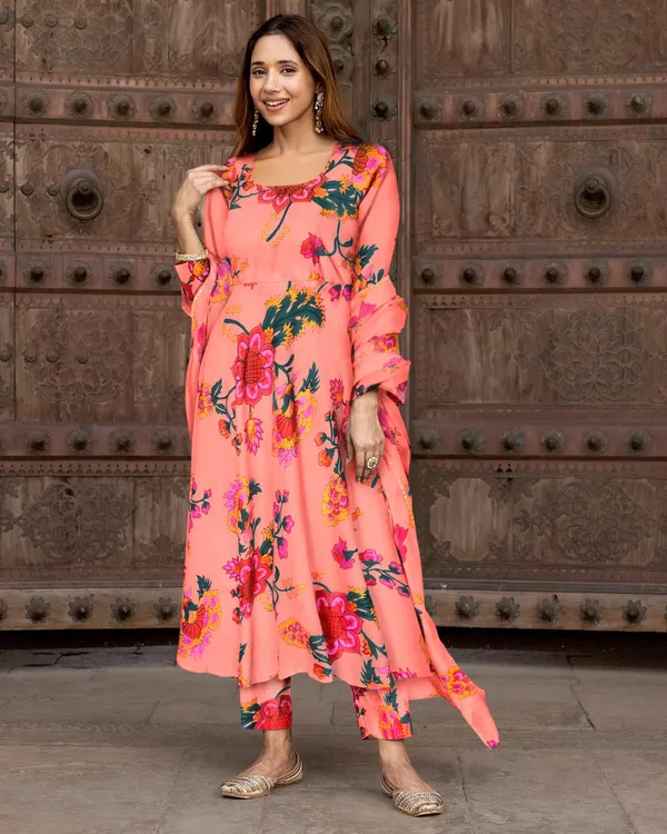 Pink_Georgette_Floral_Kurta_Set_For_Women