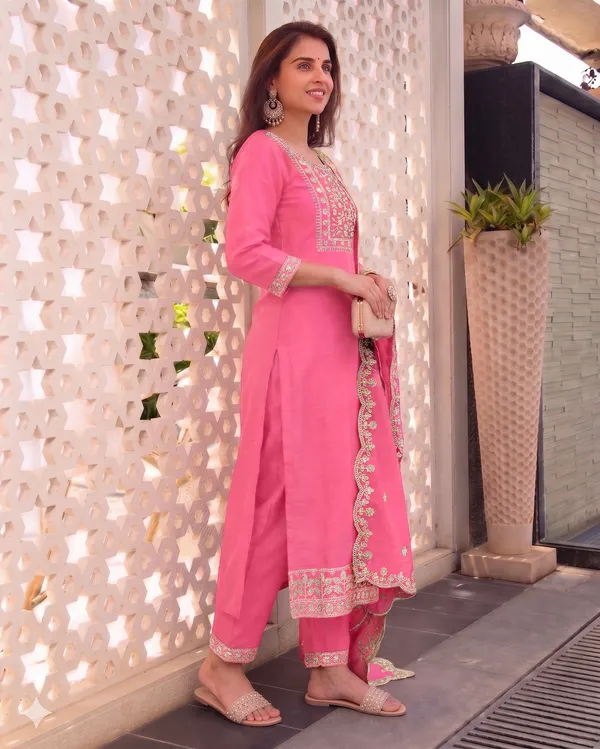 Pink_Rayon_Straight_Kurta_Set_With_Dupatta_For_Women