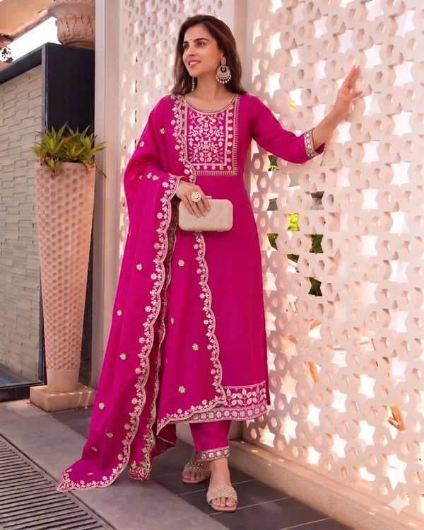 Pink_Rayon_Embroidered_Ethnic_Kurta_Set_For_Women