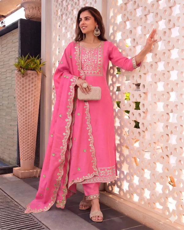 Pink_Rayon_Straight_Kurta_Set_With_Dupatta_For_Women