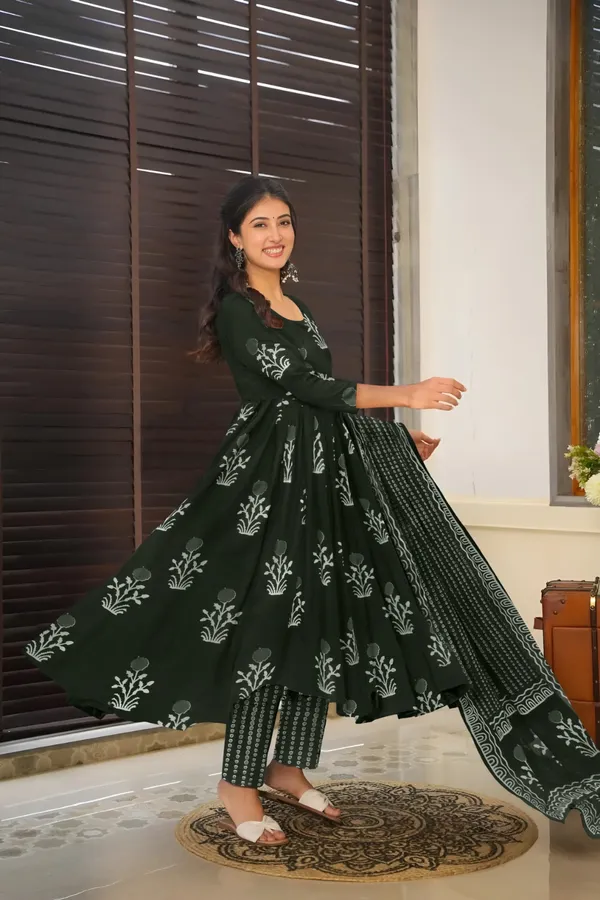 Black_Rayon_Anarkali_Kurta_Set_For_Women