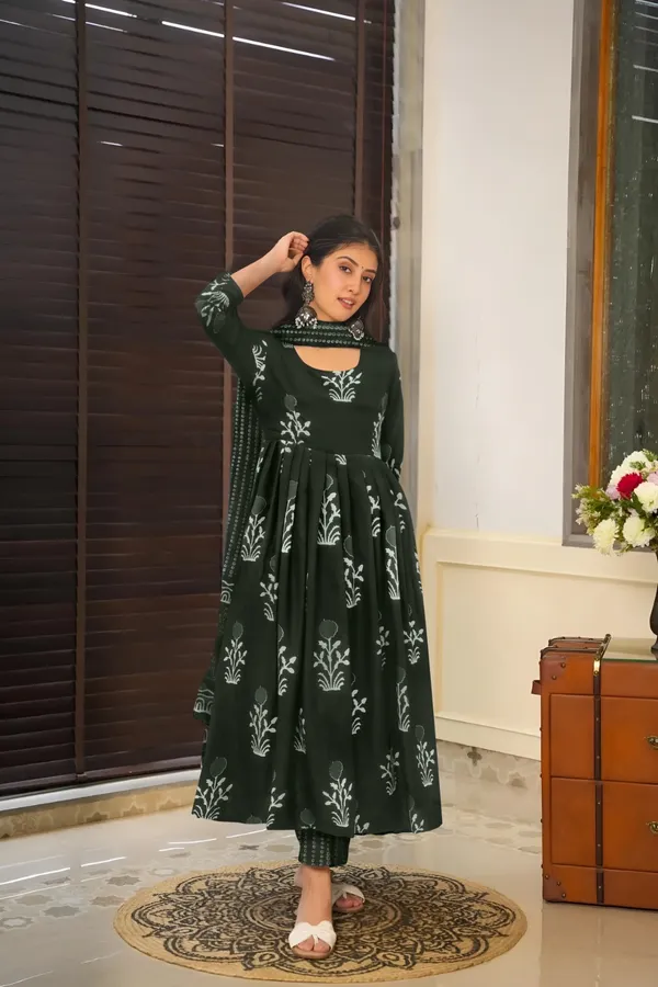 Black_Rayon_Anarkali_Kurta_Set_For_Women