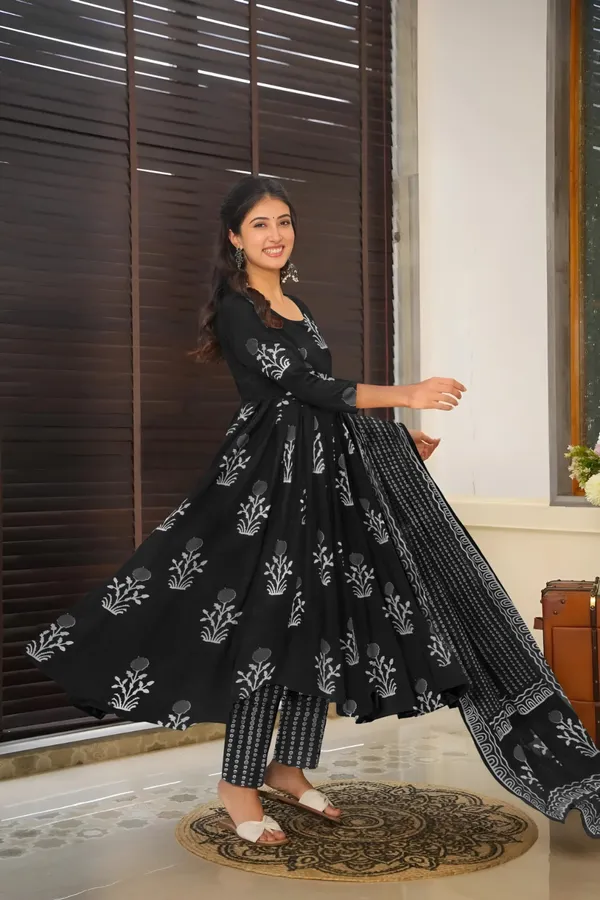 Black_Rayon_Anarkali_Kurta_Set_For_Women