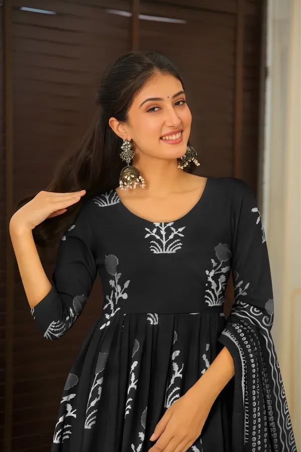 Black_Rayon_Anarkali_Kurta_Set_For_Women