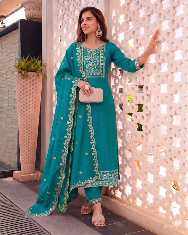 Teal_Rayon_Straight_Embroidered_Salwar_Suit_Set_For_Women