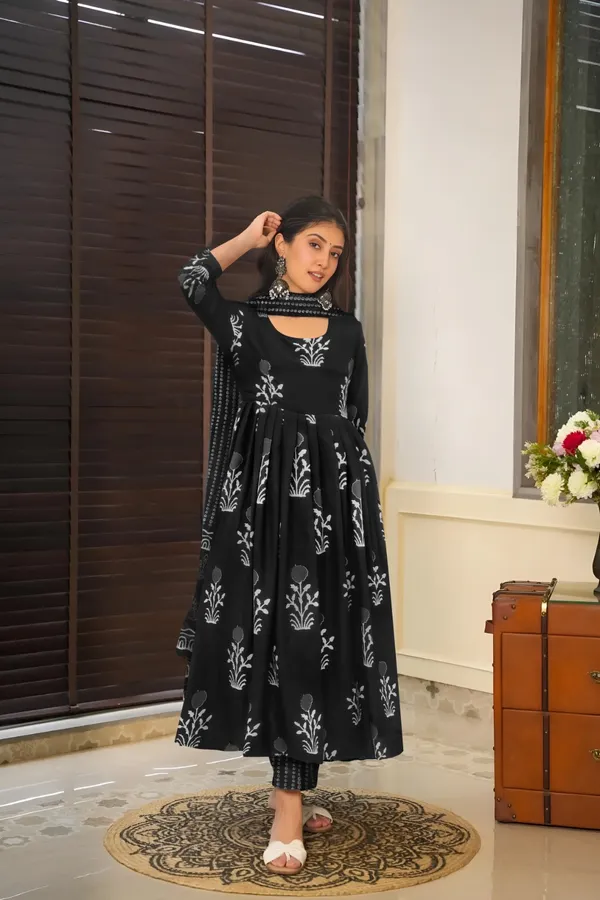 Black_Rayon_Anarkali_Kurta_Set_For_Women