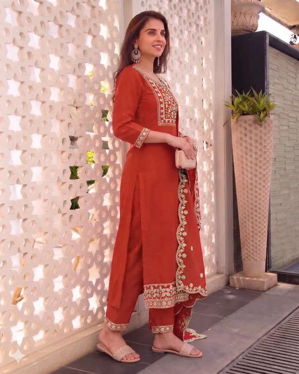 Red_Rayon_Straight_Suit_Set_For_Women