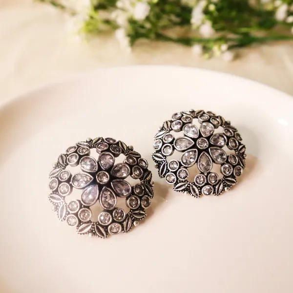 Noori_Studs_White