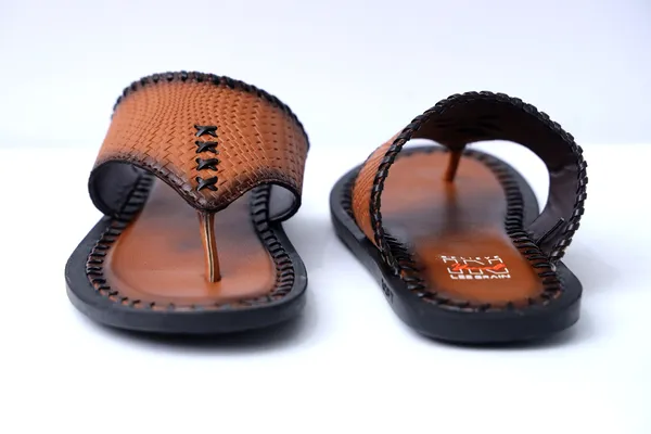 Lee_Grain_Tan_V_Shape_Latest_Slipper_For_Men