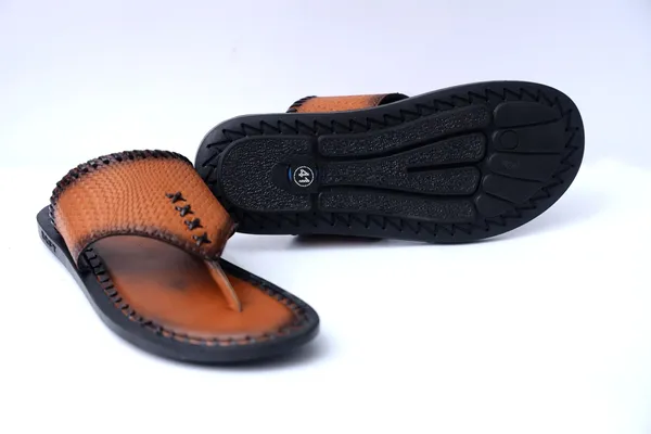 Lee_Grain_Tan_V_Shape_Latest_Slipper_For_Men