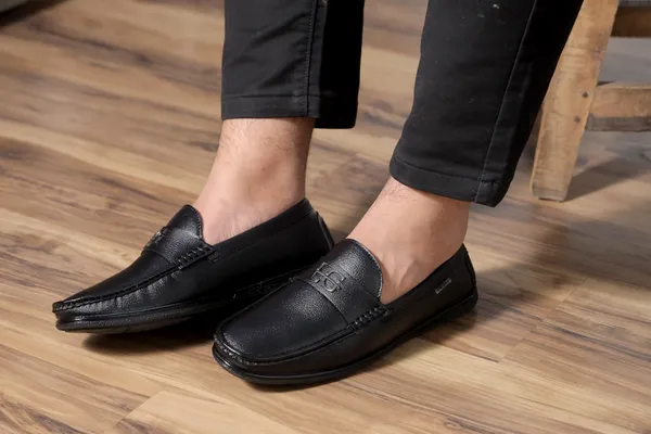 Lee_Grain_Black_Latest___Slip-On_Moc-Toe_Loafers_For_Men