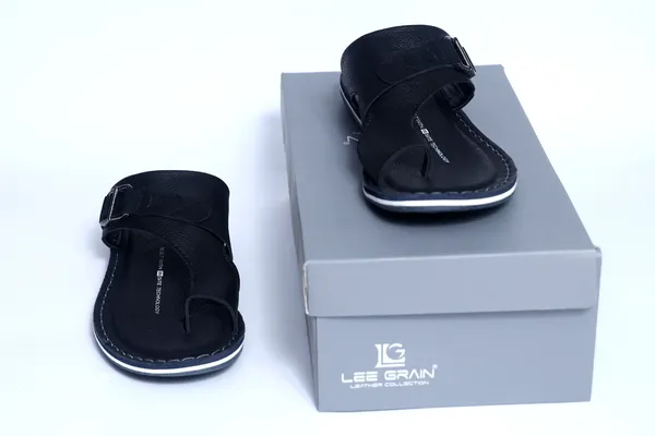 Leegrain_Black_slipper_for_mens_